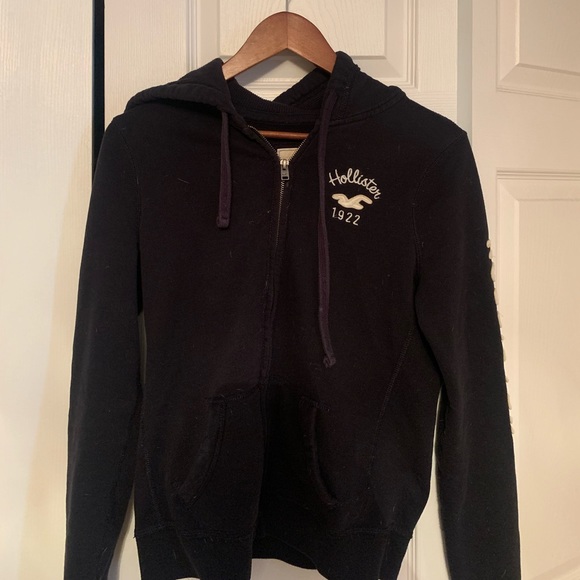 Hollister zip up sweater - excellent condition. Bought it to wear pregnant - Picture 2 of 3